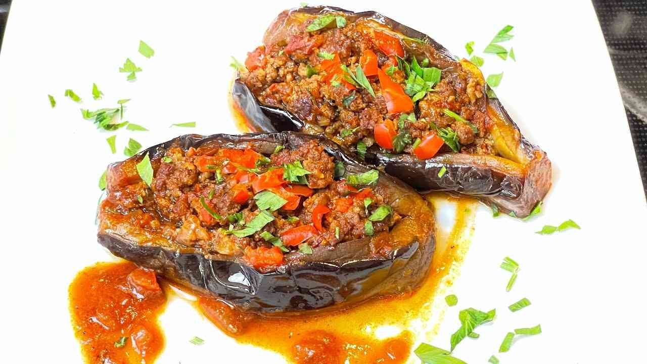 Karnıyarık (Turkish Stuffed Eggplant with Ground Beef) - Middle Eastern Recipes